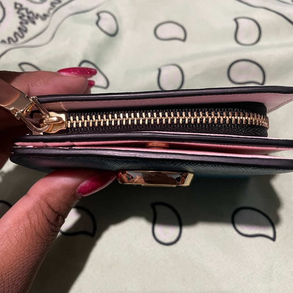 Marc Jacobs wallet - Picture 2 of 4